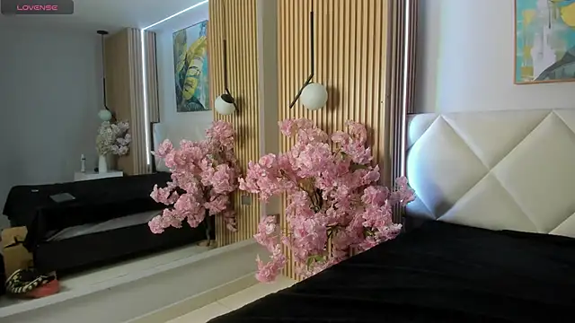 Snapshot of karo_linee1 chatting on February 26, 12:04 pm karo linee1 online show from February 26, 12:04 pm