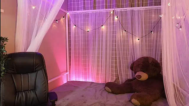 Snapshot of aura_Soul_ chatting on November 25, 4:01 am aura Soul online show from November 25, 4:01 am