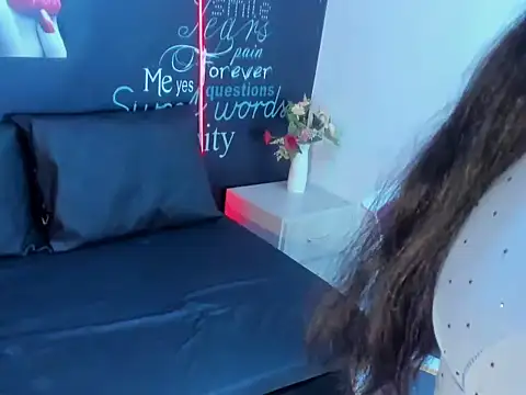 Snapshot of Yineth_Hot chatting on December 4, 11:35 pm Yineth Hot online show from December 4, 11:35 pm