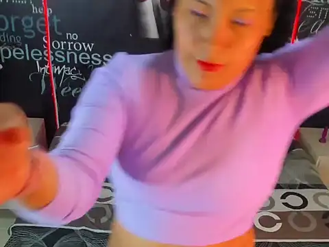 Snapshot of Yineth_Hot chatting on December 13, 9:09 pm Yineth Hot online show from December 13, 9:09 pm