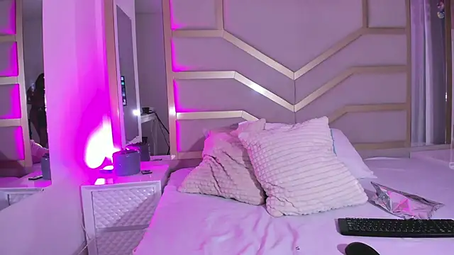 SashaMorelli online show from December 14, 1:38 pm