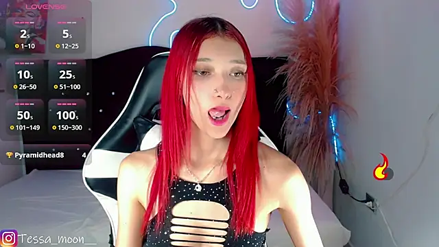 Snapshot of Tessa_Moon_ chatting on December 4, 10:29 pm Tessa Moon online show from December 4, 10:29 pm