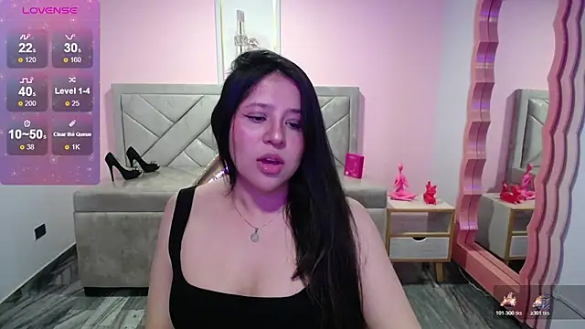 Snapshot of aria_ch2 chatting on December 13, 10:04 pm aria ch2 online show from December 13, 10:04 pm