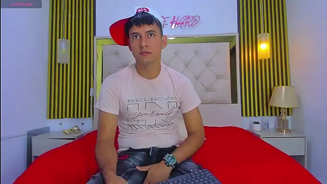 Snapshot of KEVIN_MCKINLEY chatting on November 9, 6:01 am KEVIN MCKINLEY online show from November 9, 6:01 am