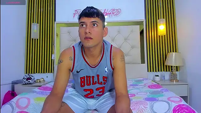 Snapshot of KEVIN_MCKINLEY chatting on November 11, 6:13 am KEVIN MCKINLEY online show from November 11, 6:13 am