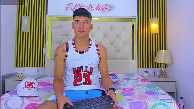 Snapshot of KEVIN_MCKINLEY chatting on November 13, 12:20 am KEVIN MCKINLEY online show from November 13, 12:20 am