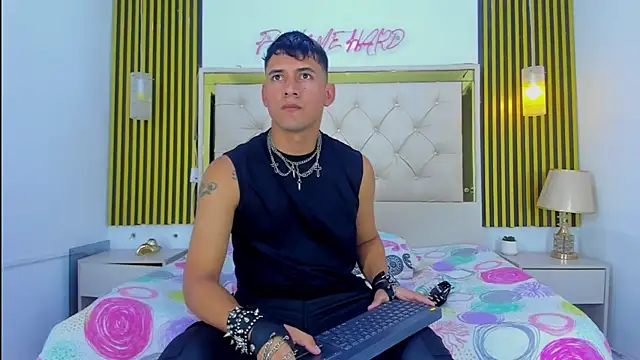 Snapshot of KEVIN_MCKINLEY chatting on November 15, 12:19 am KEVIN MCKINLEY online show from November 15, 12:19 am