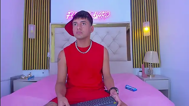 Snapshot of KEVIN_MCKINLEY chatting on November 18, 12:16 am KEVIN MCKINLEY online show from November 18, 12:16 am