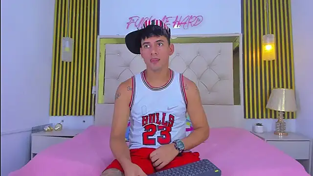 Snapshot of KEVIN_MCKINLEY chatting on November 26, 12:11 am KEVIN MCKINLEY online show from November 26, 12:11 am