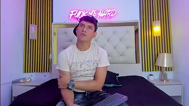 Snapshot of KEVIN_MCKINLEY chatting on November 28, 12:13 am KEVIN MCKINLEY online show from November 28, 12:13 am