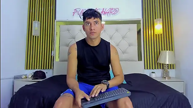 Snapshot of KEVIN_MCKINLEY chatting on November 29, 12:13 am KEVIN MCKINLEY online show from November 29, 12:13 am