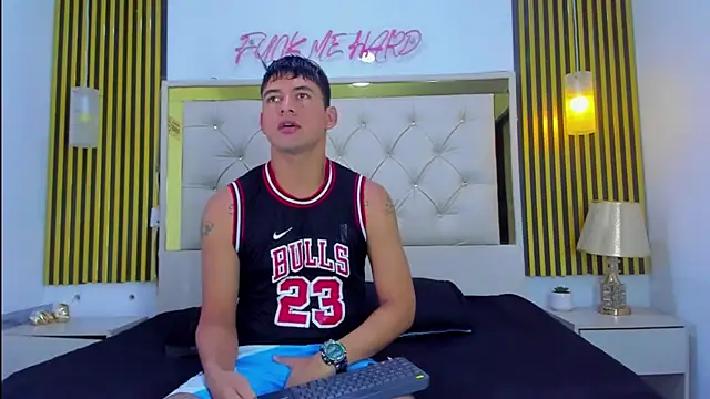 Snapshot of KEVIN_MCKINLEY chatting on November 30, 8:13 pm KEVIN MCKINLEY online show from November 30, 8:13 pm