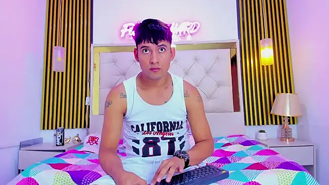 Snapshot of KEVIN_MCKINLEY chatting on December 5, 12:08 am KEVIN MCKINLEY online show from December 5, 12:08 am