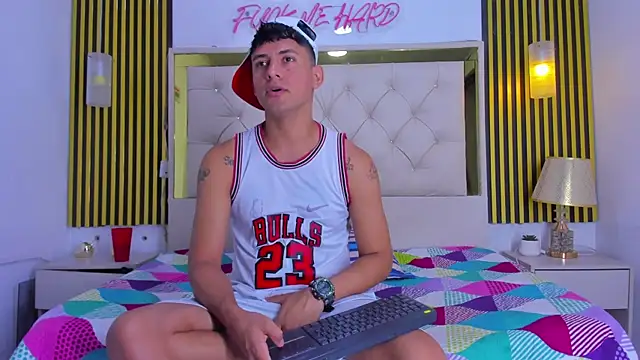 Snapshot of KEVIN_MCKINLEY chatting on December 14, 12:49 am KEVIN MCKINLEY online show from December 14, 12:49 am