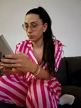 Lovequinn27 online show from November 7, 12:10 am