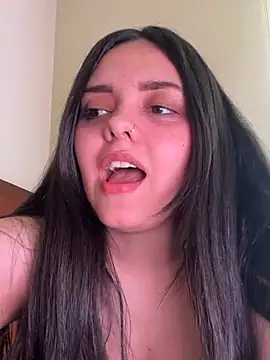 candicewest  online show from March 6, 4:25 pm