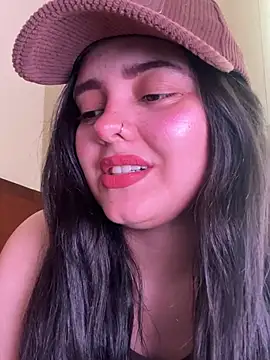 candicewest  online show from June 10, 5:34 pm