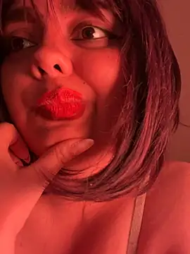 candicewest  online show from July 29, 5:44 pm