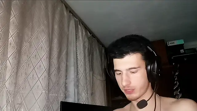 JamesLagerfeld online show from November 11, 11:27 pm