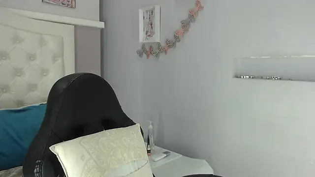 Snapshot of rossibaker chatting on November 29, 1:25 pm rossibaker online show from November 29, 1:25 pm