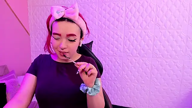 Snapshot of Dakkotta__ chatting on December 2, 5:02 am Dakkotta online show from December 2, 5:02 am