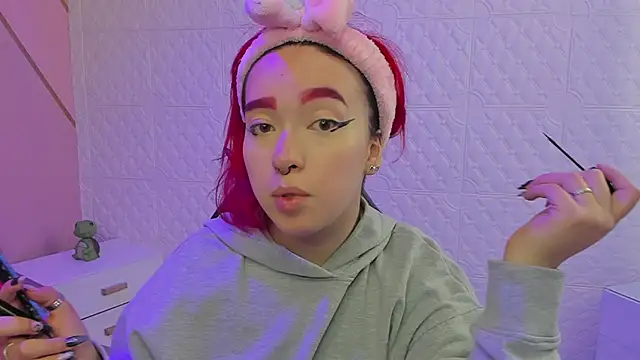 Snapshot of Dakkotta__ chatting on December 4, 4:11 am Dakkotta online show from December 4, 4:11 am