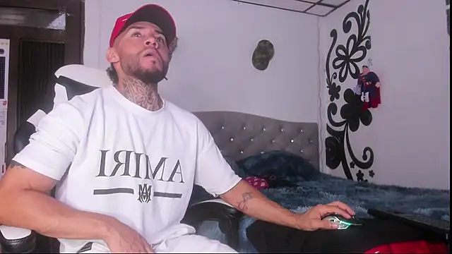 Snapshot of couple-hothot chatting on November 15, 10:04 pm couple-hothot online show from November 15, 10:04 pm