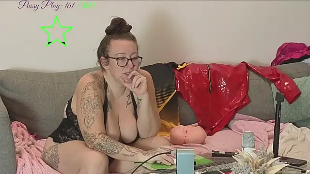 JadeStarUK online show from June 26, 11:58 am