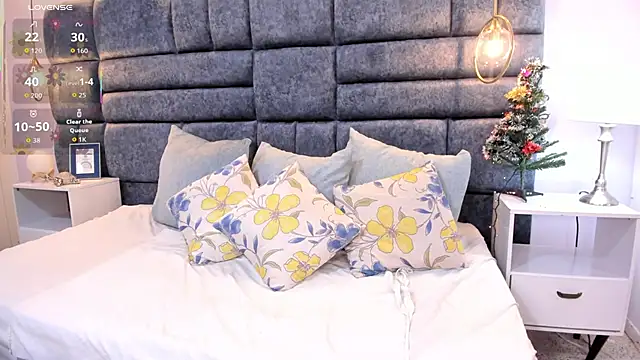 Snapshot of merielenbloom chatting on December 4, 4:22 am merielenbloom online show from December 4, 4:22 am