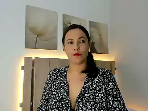 Snapshot of IsabellaCrissty chatting on March 11, 12:11 pm IsabellaCrissty online show from March 11, 12:11 pm