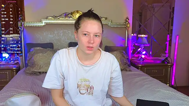 Snapshot of HolyBabyDoll chatting on November 10, 4:33 am HolyBabyDoll online show from November 10, 4:33 am