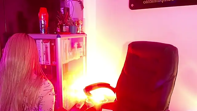 Snapshot of mistressparty chatting on November 17, 7:14 am mistressparty online show from November 17, 7:14 am