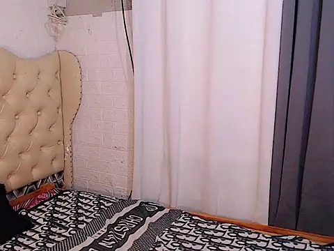 Snapshot of Sassy_Siarre chatting on December 4, 4:22 am Sassy Siarre online show from December 4, 4:22 am