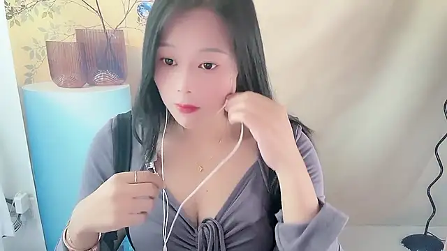 Snapshot of cici_bbyy chatting on December 15, 6:50 am cici bbyy online show from December 15, 6:50 am