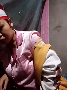 Snapshot of Mabel-122 chatting on November 12, 7:31 am Mabel-122 online show from November 12, 7:31 am