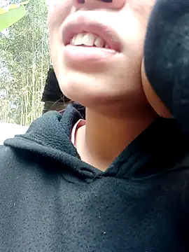 Snapshot of Mabel-122 chatting on November 21, 8:02 am Mabel-122 online show from November 21, 8:02 am