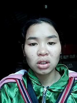 Snapshot of Mabel-122 chatting on December 15, 2:05 am Mabel-122 online show from December 15, 2:05 am