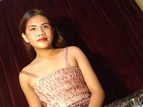 Snapshot of Rema_thebigcock chatting on December 4, 10:13 am Rema thebigcock online show from December 4, 10:13 am