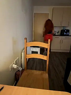 Snapshot of LillieMaee chatting on November 6, 3:35 pm LillieMaee online show from November 6, 3:35 pm