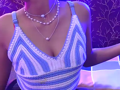 Snapshot of hot-nisha chatting on December 19, 6:42 am hot-nisha online show from December 19, 6:42 am