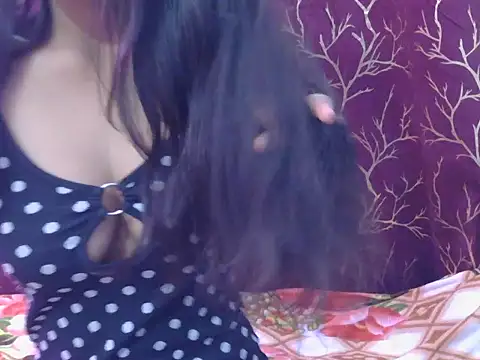 Snapshot of hot-nisha chatting on January 19, 5:55 am hot-nisha online show from January 19, 5:55 am