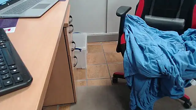 Snapshot of dwtsteffi50 chatting on December 15, 9:35 am dwtsteffi50 online show from December 15, 9:35 am