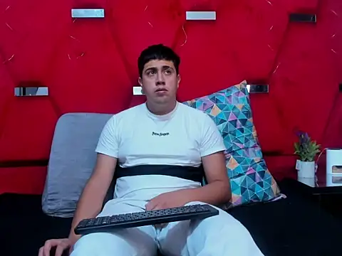 Snapshot of Emmaanddarling chatting on November 21, 2:16 pm Emmaanddarling online show from November 21, 2:16 pm