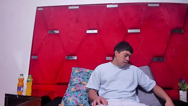 Snapshot of Emmaanddarling chatting on November 26, 12:17 pm Emmaanddarling online show from November 26, 12:17 pm