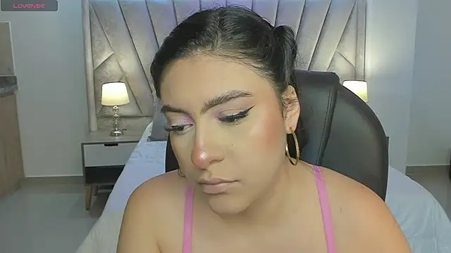 Snapshot of Maya_vexx chatting on November 26, 7:59 pm Maya vexx online show from November 26, 7:59 pm