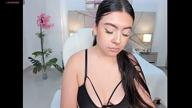 Snapshot of Maya_vexx chatting on December 4, 7:44 pm Maya vexx online show from December 4, 7:44 pm