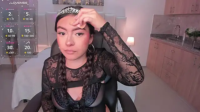 Snapshot of Maya_vexx chatting on December 5, 8:16 pm Maya vexx online show from December 5, 8:16 pm