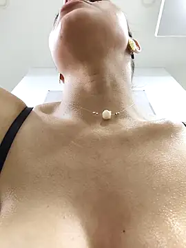 Snapshot of ALEJA__22 chatting on December 13, 7:53 pm ALEJA 22 online show from December 13, 7:53 pm