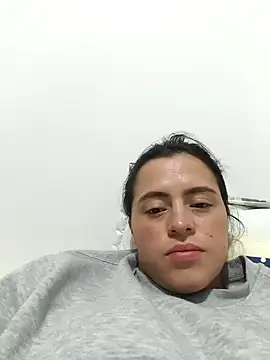 Snapshot of ALEJA__22 chatting on December 15, 3:44 am ALEJA 22 online show from December 15, 3:44 am