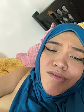 Snapshot of sweetmuslim01 chatting on December 9, 10:30 pm sweetmuslim01 online show from December 9, 10:30 pm
